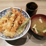 やぐら - 「海老天丼&味噌汁」517円(セール価格)