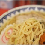 赤湯ラーメン 龍上海 - ぷりぷりな麺
