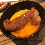 焼肉 ジャンボ - 野原焼き（生卵にたっぷりつけて）