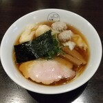 八雲 - 特製ワンタン麺ハーフ黒だし