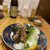 牡蠣と燻屋 かつを - 瓶ビール（赤星）と藁焼きカツオの塩タタキ