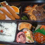 アルル - デラックス箱弁当￥１８００より(お肉多めで）