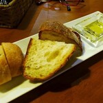 イルクオーレ ピアットスズキ - パンとオリーブオイル