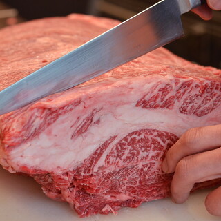 熟練の肉職人が目利き！自慢の黒毛和牛をご堪能あれ！