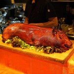 SEN YO - 料理写真:仔豚の丸焼き