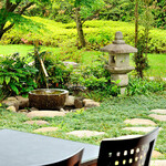Nihon Ryouri Shiki - 大きな窓から望む日本庭園