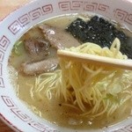 紅龍軒 - 麺は細麺