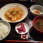 食彩料理 やま咲 - 白身魚の煮おろし定食 890円