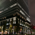 SEZANNE - オフィスビルかと思いました。最上階には、ビル会社名のネオンがこの右奥にひっそりと入り口が…