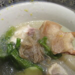 銀座 しのはら - 根付きの芹・車麩も入る