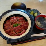 上尾ごはん - 土鍋ステーキ丼。