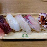 Hanabusa Zushi - 令和3年12月 ランチタイム
                      寿司うどんセットの寿司5貫