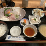 Osakana Shokudou - お刺身3点盛り定食(蓋を取ったところ)　¥1320