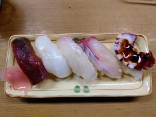 Hanabusa Zushi - 令和3年12月 ランチタイム
                        寿司うどんセットの寿司5貫