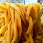 まる重 - オーション粉100％の平打ち太麺