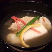 北新地 湯木 本店 - 身体に良さそ～なお味のお吸い物☆お豆腐がはんぺんのようにトロトロでした!!