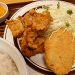 つるかめ食堂 - 熱々のふんわりからあげとジューシーコロッケ。