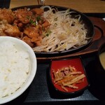 水炊き もつ鍋 鳥料理 博多 華味鳥 - よくばり鉄板御膳(1000円)