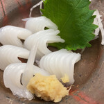 親爺 - イカ刺し。この太さと数が味を決める。