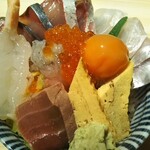 鮨マニシ - 海鮮丼 1,380円