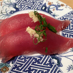 廻鮮寿司 塩釜港 - 「塩釜産生かつお 」もまぐろのような色合いです(@_@)