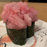 廻鮮寿司 塩釜港 - こんなに中落ちが乗っているのに、これで「¥150」はあり得ないでしょ！！