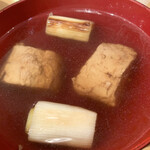 廻鮮寿司 塩釜港 - 「塩釜汁」はまぐろの頭肉と焼ねぎがよく合っていますね♫