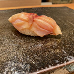 鮨 まつうら - 翻って何とも力強いパワー系、分厚い身肉をむしゃむしゃと