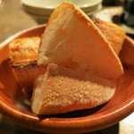 酒飲めフレンチ bisとろタカギ - パン