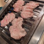 焼肉 穏 - 