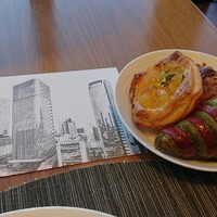 アトモス･イタリアンダイニング - このパンが最高でした。なにこれうま！！