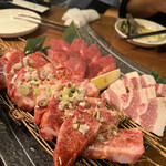 七輪さく - さくカルビ３人前・タンに豚バラ