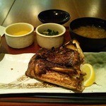 焼魚食堂 魚角 - 本マグロのアゴ肉炙り定食