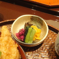 てんぷら銀座天亭 - 漬物。これだけで日本酒が飲めるな