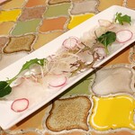 トリワイン ＰＩＫＯＳＨＨＨＵ - 鯛のカルパッチョ