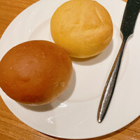 サザンタワーダイニング - 人参のパンと全粒粉のパン