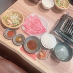 Yakiniku 名もなき名店へ 一切入魂一枚売り焼肉 - 