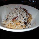 グル グル シロヘビ ヌードル - 