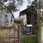 カフェ・ラ・ファミーユ - 別世界の入り口