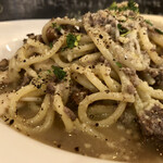 ビストロ Toraya - 本日のパスタ　鶏レバーと豚肉、キノコのカチョエペペ