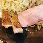 飯田商店 - 幽庵焼きも直前に炙っています　レアチャーシューしっとり美味しい