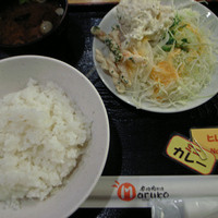 本格肉料理 丸小 - １）すべての定食でご飯・味噌汁・サラダ・フルーツ食べ放題