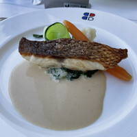 ブラッスリー ポール・ボキューズ 大丸東京 - メインは鯛のポワレ