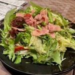 Kutsurogi Izakaya Shokuno Oudou - アスパラとベーコンの暖かいサラダ