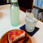 Musubi Macrobiotic dessert - 上沼リンゴのタルト＆レモネードソーダ