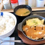 松屋 - オニオンガーリックソースのチキングリルライスセットライス特盛