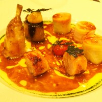 ソンブルイユ TOKYO - メインのフランス産プッサン胸肉とシュー腿肉のロティ