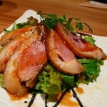 うな次郎 - 自家製の鴨。鰻屋さんに何故鴨が･･･？その理由は、めちゃ美味しいから・・・だと思います。旨いっ。