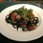 osteria LIU - イカ墨練り込みタリオリーニ、ズワイガニ和え