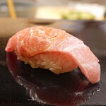 日本橋蛎殻町 すぎた - 青森県八戸産の大トロの握り